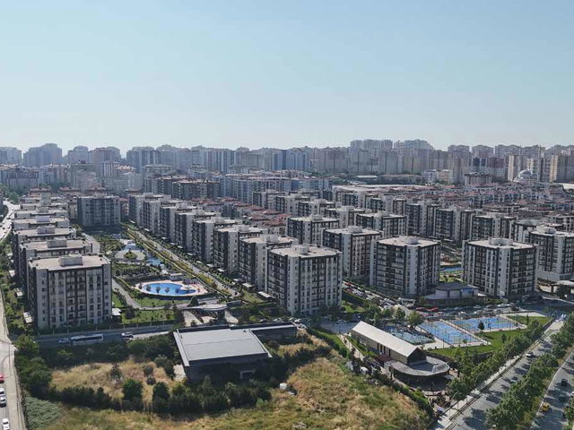 REMAX MAHMUT BEKDEMİRDEN BEYLİKDÜZÜ KALEKENT 2 LÜKS 3+1 DAİRE