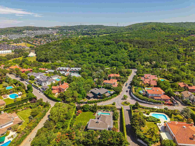 GARANTI KOZA KONAKLARI’NDA SATILIK ÖZEL HAVUZLU, GENIŞ BAHÇELI PRESTIJ VILLASI