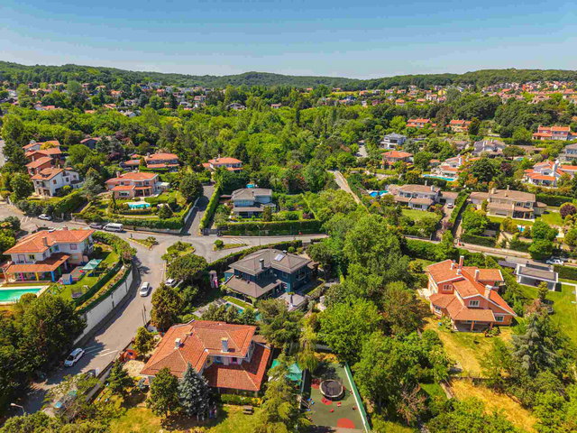 GARANTI KOZA KONAKLARI’NDA SATILIK ÖZEL HAVUZLU, GENIŞ BAHÇELI PRESTIJ VILLASI