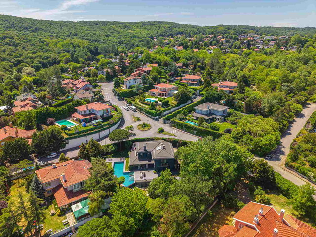 GARANTI KOZA KONAKLARI’NDA SATILIK ÖZEL HAVUZLU, GENIŞ BAHÇELI PRESTIJ VILLASI