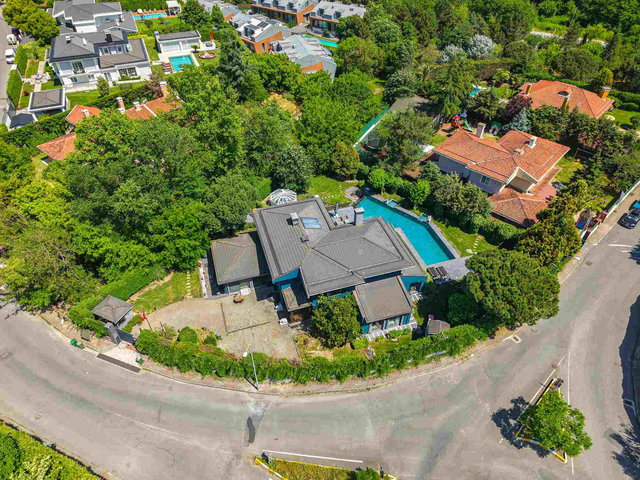 GARANTI KOZA KONAKLARI’NDA SATILIK ÖZEL HAVUZLU, GENIŞ BAHÇELI PRESTIJ VILLASI