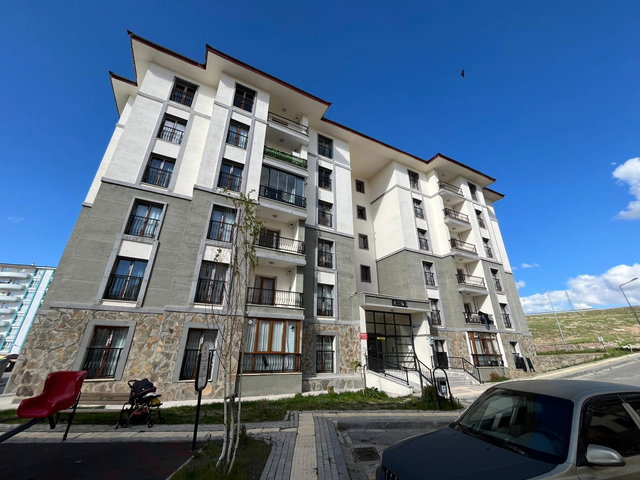 REMAX ARTIS'DEN HILALKENT TOKILERDE SATILIK 3+1 DAIRE