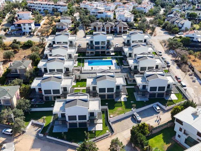 PELİTKÖYDE SATILIK 4+1DENİZE 50 ADIM DÖRT MEVSİM VİLLALAR