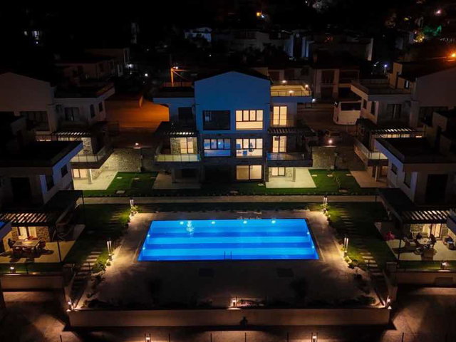 PELİTKÖYDE SATILIK 4+1DENİZE 50 ADIM DÖRT MEVSİM VİLLALAR