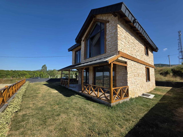 ESENKÖY'DE SIFIR, KAPANMAZ DENIZ MANZARALI, YERDEN ISITMALI LÜX TRIPLEX!