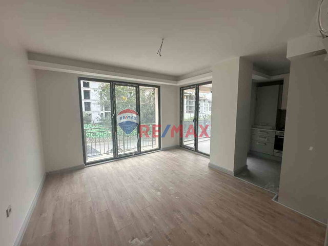 ÇENGELKÖY MEYDAN DA SATILIK 2+1 SIFIR KÖŞE DAİRE