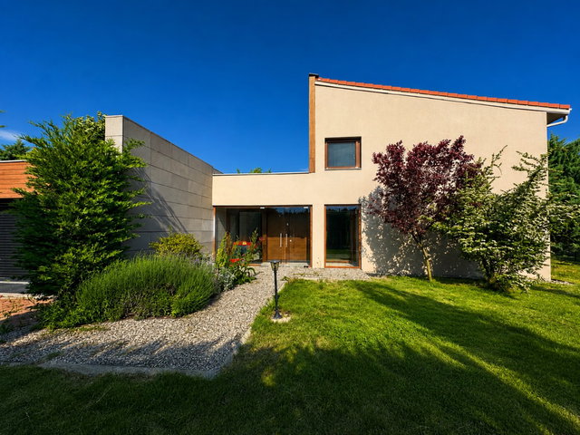 GÖLBAŞI BALLIKPINAR’DA | 1.500 M² ARSA PAYLI | SITE İÇERISINDE 5+1 SATILIK VILLA