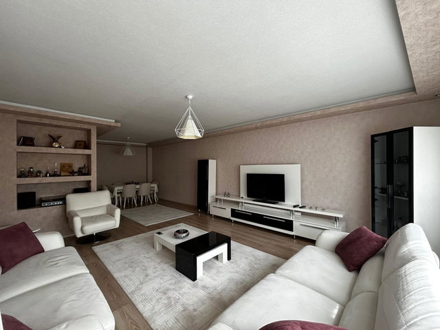 BAĞLICA ÇAMBAYIRI CD.DE SİTE İÇİNDE 4+1 SATILIK DAİRE