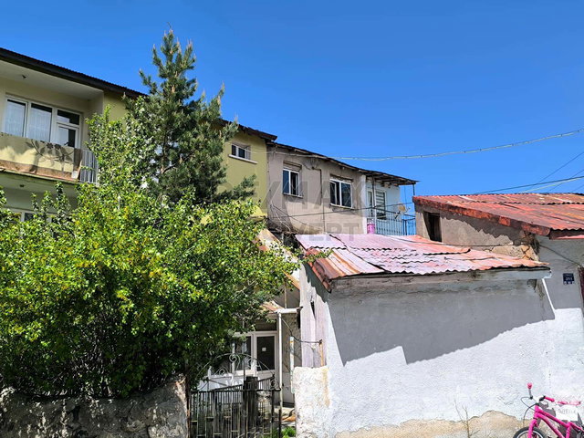 RE/MAX LACİVERT'TEN YUNUSEMRE'DE KİRALIK 2+1 DAİRE