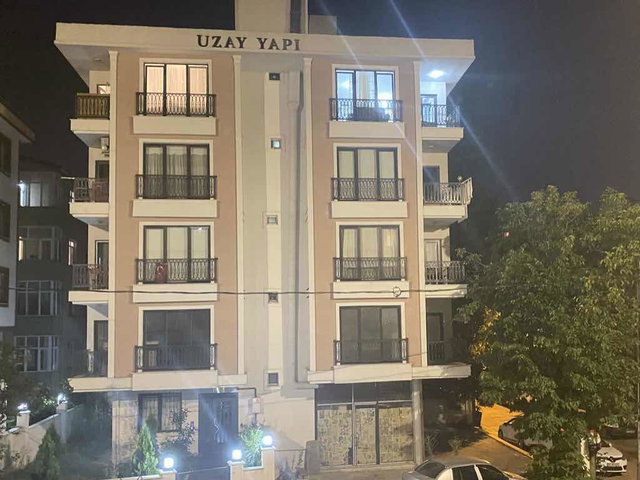 YUKARI DUDULLU’DA GENÇ BİNA’DA İSKANLI ARAKAT SATILIK 2+1 DAİRE