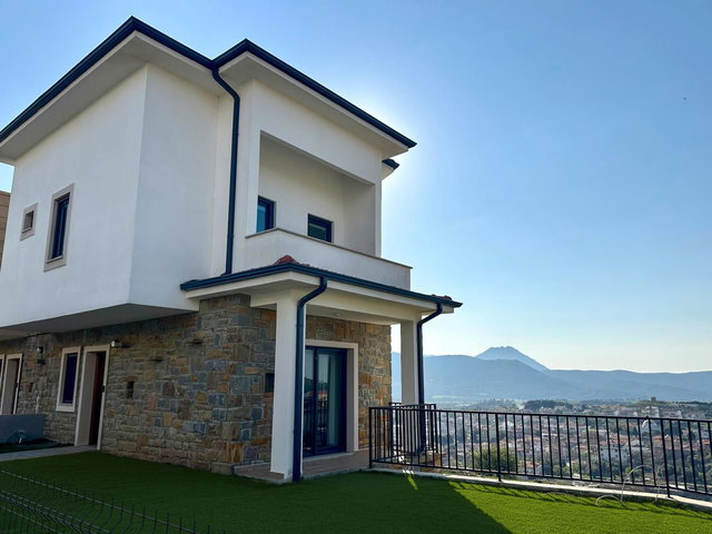 REMAX KAYA GÖKÇEADA IMBROS 5 PROJESİNDE DENİZ MANZARALI SATILIK TRIPLEKS 3+1