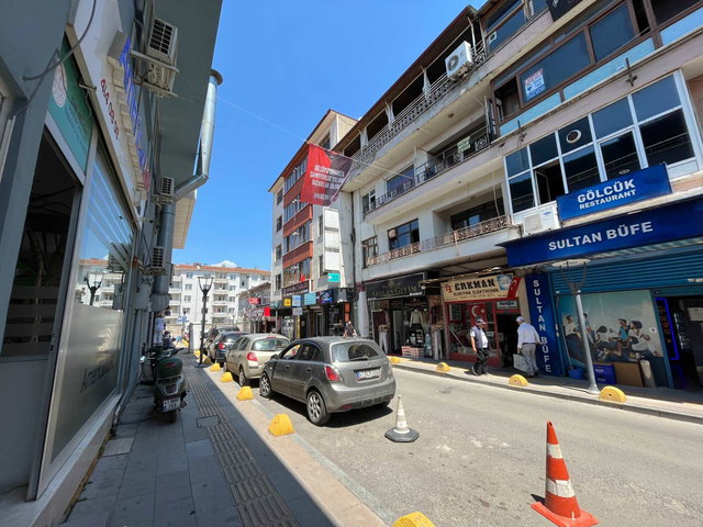 REMAXÇAKRA ÖMER ONAYCI'DAN GÖLCÜK ÇARŞI İÇINDE SATILIK DAIRE