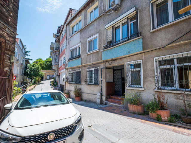 ARNAVUTKÖY'DE SAHILE YAKIN IÇI YENILENMIŞ 1;5+1 KIRALIK DAIRE