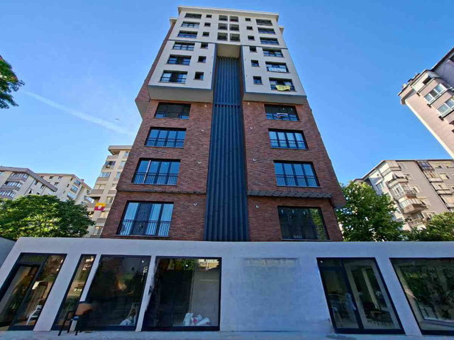 KADIKÖY MERDİVENKÖY DE CADDE ÜZERİNDE GENİŞ 2+1 SIFIR SATILIK DAİRE