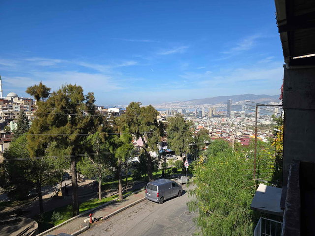 IZMIR KONAK GÜLTEPE ÇINARTEPE MAH 270 M2 ARSA IÇINDE BINA
