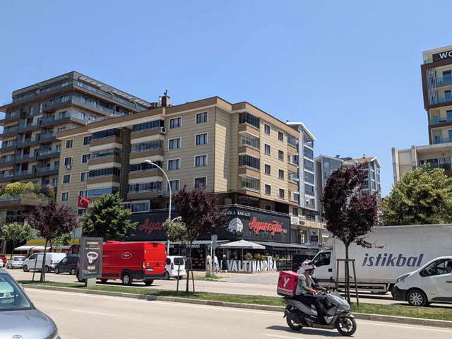 REMAX BEYAZ'DAN ÖZLÜCE BULVARINDA ÖZEL TASARIM SATILIK 4+1 DUBLEX DAIRE