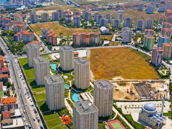 BEYLİKDÜZÜ MARMARA MAH. İHLAS 3 EVLERİNDE SATILIK 3+1 DAİRE