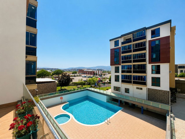 ÇANAKKALE MERKEZ’DE HAVUZLU SİTE İÇERİSİNDE ÖZEL TERASLI GENIŞ  3+1 DAİRE
