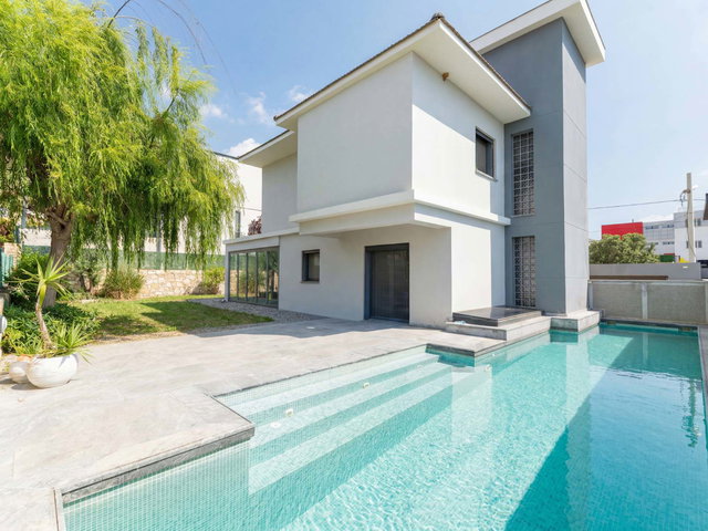 HAVUZLU TAM MÜSTAKİL KULLANIŞLI VILLA