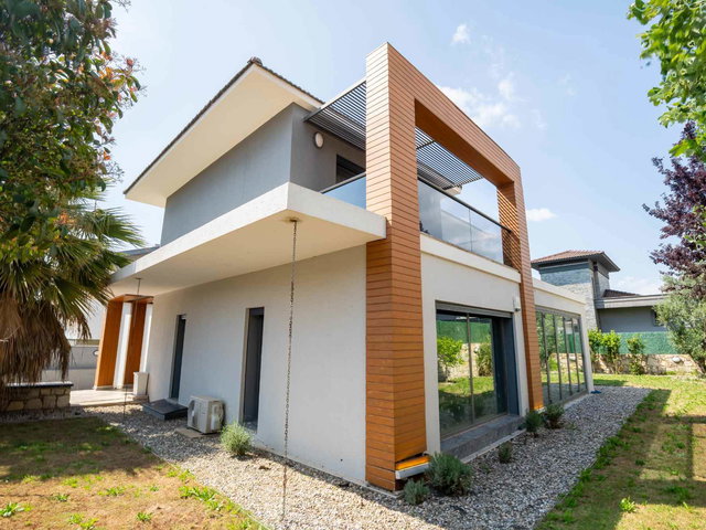 HAVUZLU TAM MÜSTAKİL KULLANIŞLI VILLA