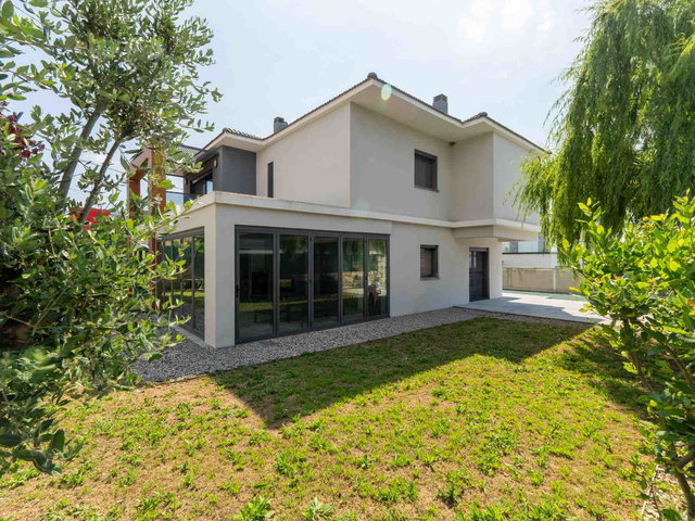 HAVUZLU TAM MÜSTAKİL KULLANIŞLI VILLA