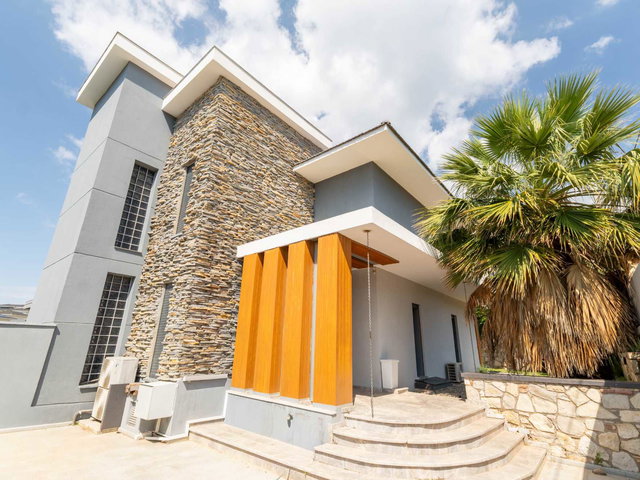 HAVUZLU TAM MÜSTAKİL KULLANIŞLI VILLA
