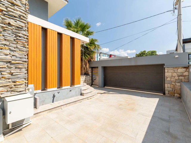 HAVUZLU TAM MÜSTAKİL KULLANIŞLI VILLA