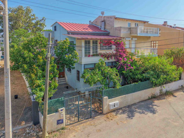 İZMIR URLA ZEYTINALANI MAH. 212M2 ARSA İÇERISINDE SATILIK VILLA