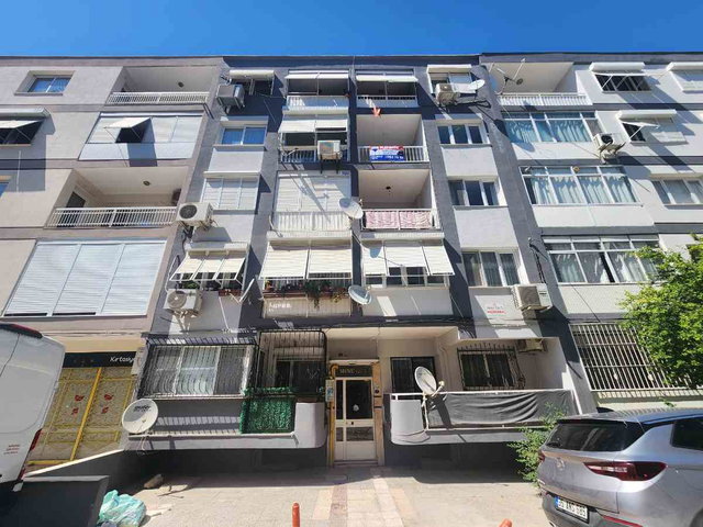 KARŞIYAKA BAHÇELİEVLER'DE DEPOZİTOSUZ KİRALIK 3+1 DAİRE