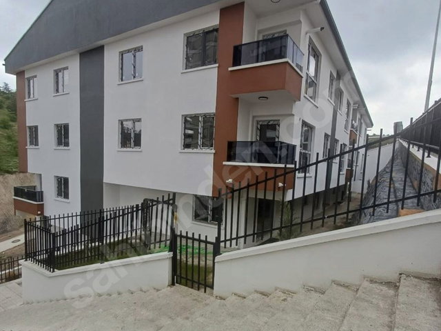 ​ BADEMLİDERE'DE SIFIR, ULTRA LÜKS VE OTURUMA HAZIR FIRSAT DAİRE!