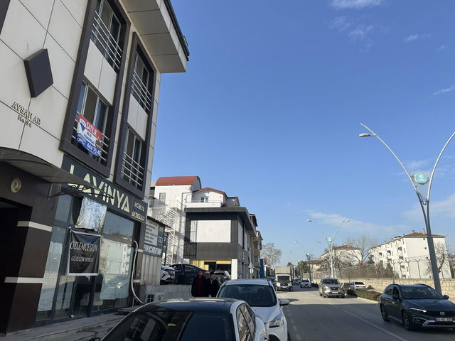 GÖLCÜK ÇARŞI'DA SATILIK 2+1 DAIRE - MERKEZI KONUM