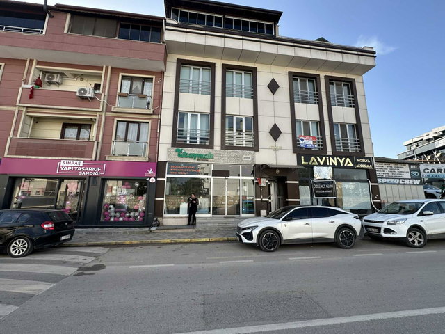 GÖLCÜK ÇARŞI'DA SATILIK 2+1 DAIRE - MERKEZI KONUM