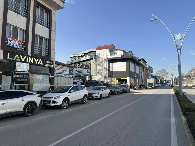 GÖLCÜK ÇARŞI'DA SATILIK 2+1 DAIRE - MERKEZI KONUM