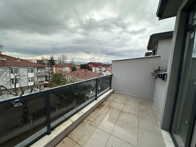 GÖLCÜK ÇIFTLIK'TE SATILIK 2+1 ÇATI DUB. MEDAR HASTANESI YAKINI