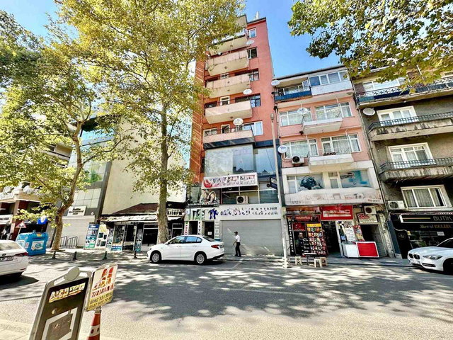 İZMIT ÇARŞI MERKEZ İNÖNÜ CADDESINDE KIRALIK ÇOK GENIŞ 2+1 DAIRE