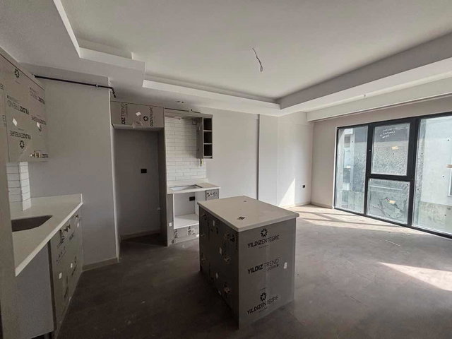 YAZLIK KONFORUNDA! HAVUZLU SİTE İÇERİSİNDE SATILIK LÜKS 1+1 DAİRE.