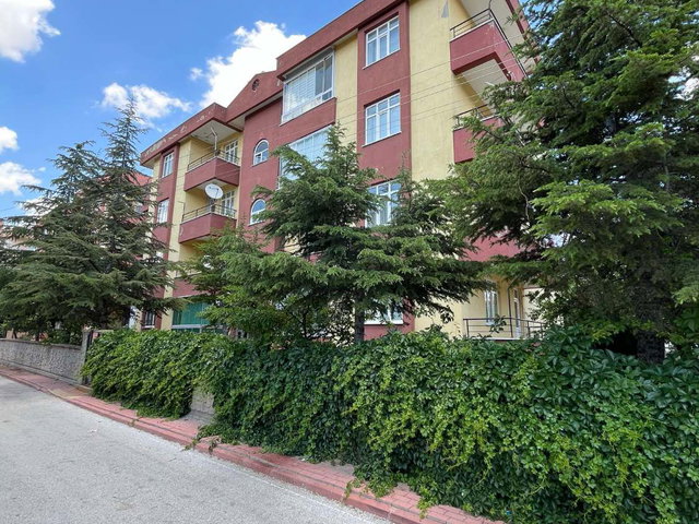 KOSOVA MAHALLESİNDE YEŞİLLİKLER İÇİNDE MÜSTAKİL TADINDA GÜNEY CEPHE 3+1 SATILIK DAİRE
