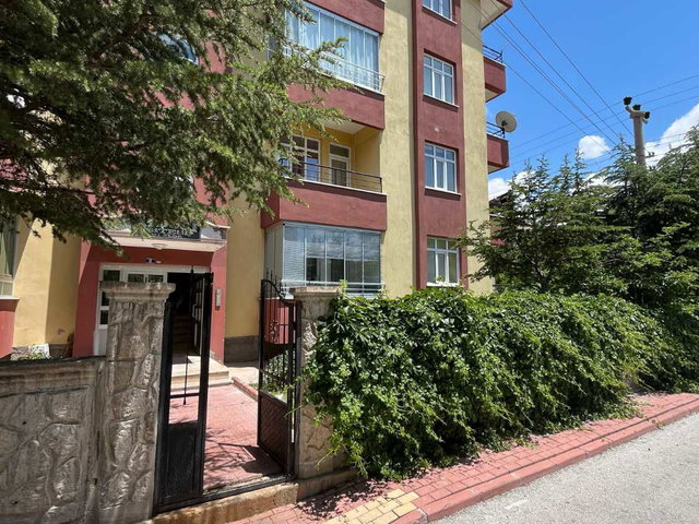 KOSOVA MAHALLESİNDE YEŞİLLİKLER İÇİNDE MÜSTAKİL TADINDA GÜNEY CEPHE 3+1 SATILIK DAİRE