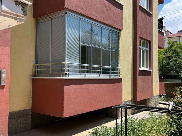 KOSOVA MAHALLESİNDE YEŞİLLİKLER İÇİNDE MÜSTAKİL TADINDA GÜNEY CEPHE 3+1 SATILIK DAİRE