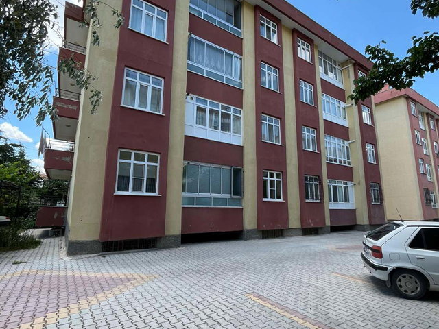 KOSOVA MAHALLESİNDE YEŞİLLİKLER İÇİNDE MÜSTAKİL TADINDA GÜNEY CEPHE 3+1 SATILIK DAİRE