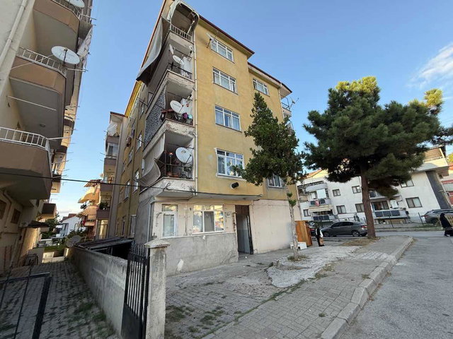 GÖLCÜK KAVAKLI ARAKAT 2+1 BAKIMLI DAIRE DILEK ERCAN RE/MAX ÇAKRA