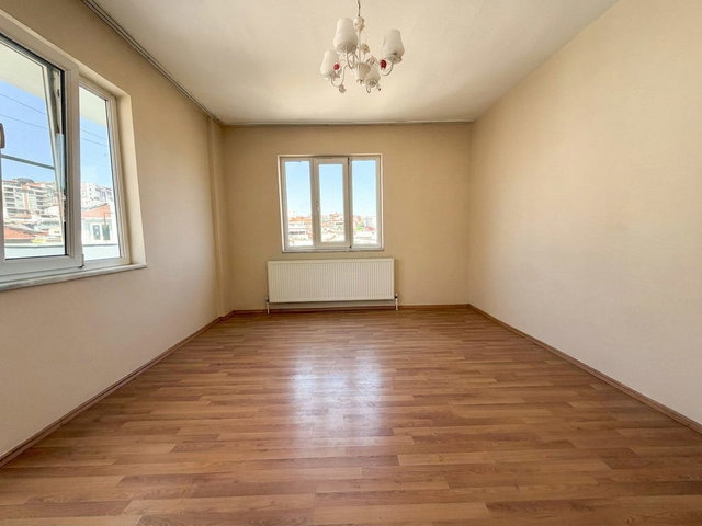 RE/MAX İNCİ'DEN KARESİ 1.SAKARYA MAH. KİRALIK ARA KAT 2+1 DAİRE