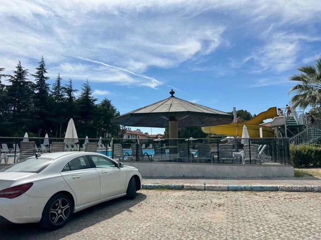 EMLAK KONUTLARI SİTESİNDE HAVUZ MANZARALI VİLLA