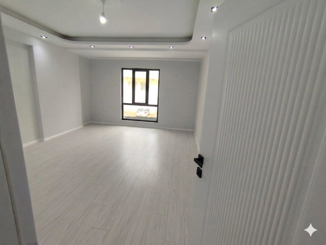 REMAXLAND'DEN İSTASYON MAH. HAVUZLU SİTE İÇERİSİNDE 2+1 KİRALIK SIFIR DAİRE ( 96 M² )