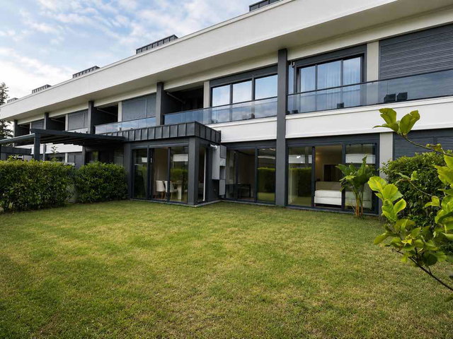 KORU FLATS SİTESİNDE 2+1 GÜNEY CEPHELİ GENİŞ BAHÇELİ SATILIK DAİRE