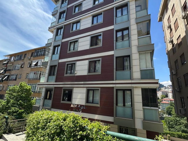 BEŞİKTAŞ DİKİLİTAŞ EMİRHAN CADDESİ GENÇ BİNADA ARA KAT 3+1