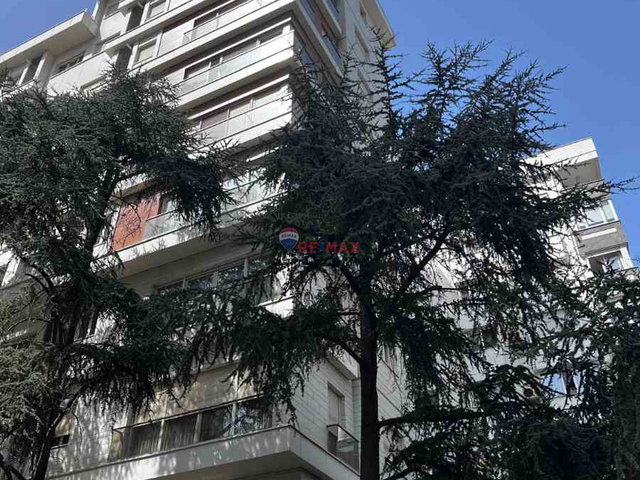 ÇIFTEHAVUZLAR GÜLDEN SOKAKDA YENI BINADA KIRALIK DAIRE...