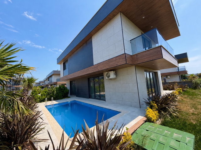 REMAX'DEN KILIÇ CEYLAN COUNTRY'DE SATILIK SIFIR VİLLA