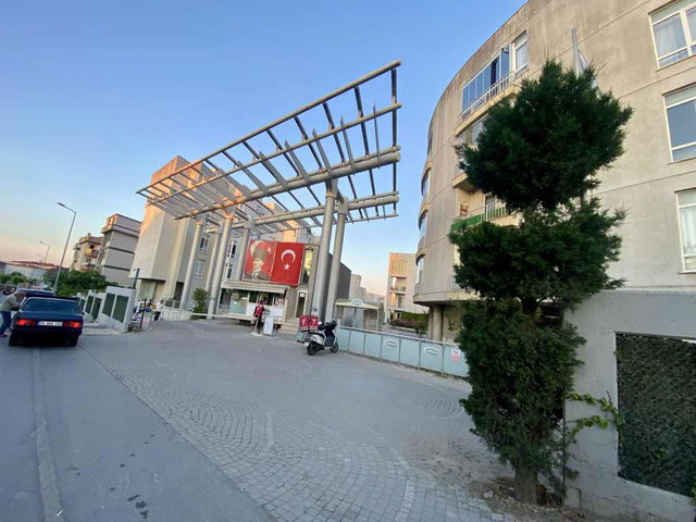 SANCAKTEPE SARIGAZI MAHALLESI OVALBAHÇE SITESINDE SATILIK 1+1 DAIRE