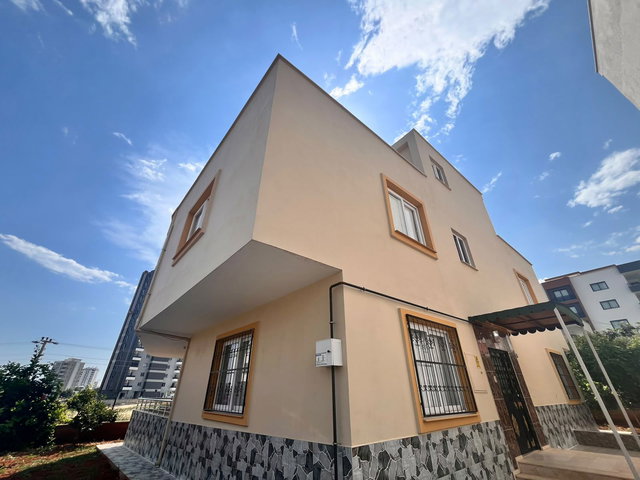 REMAX RİNA'DAN 50.YIL MAH.DE MANZARALI GENİŞ BAHÇELİ 6+2 MÜSTAKİL